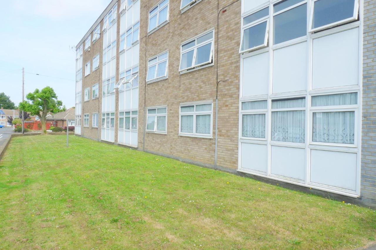 Wentworth Apartment With 2 Bedrooms, Superfast Wi-Fi And Parking Sittingbourne Exterior foto