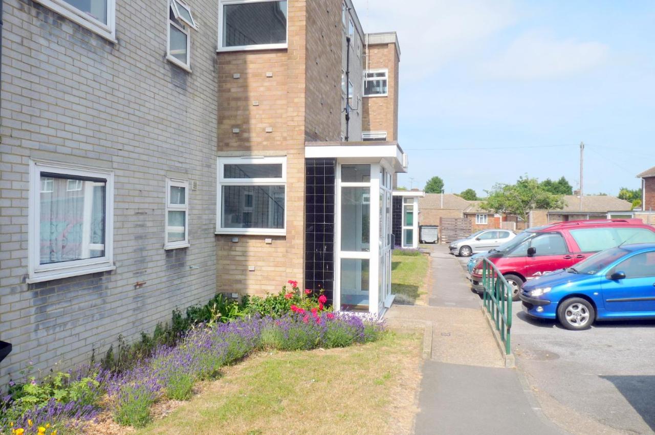 Wentworth Apartment With 2 Bedrooms, Superfast Wi-Fi And Parking Sittingbourne Exterior foto